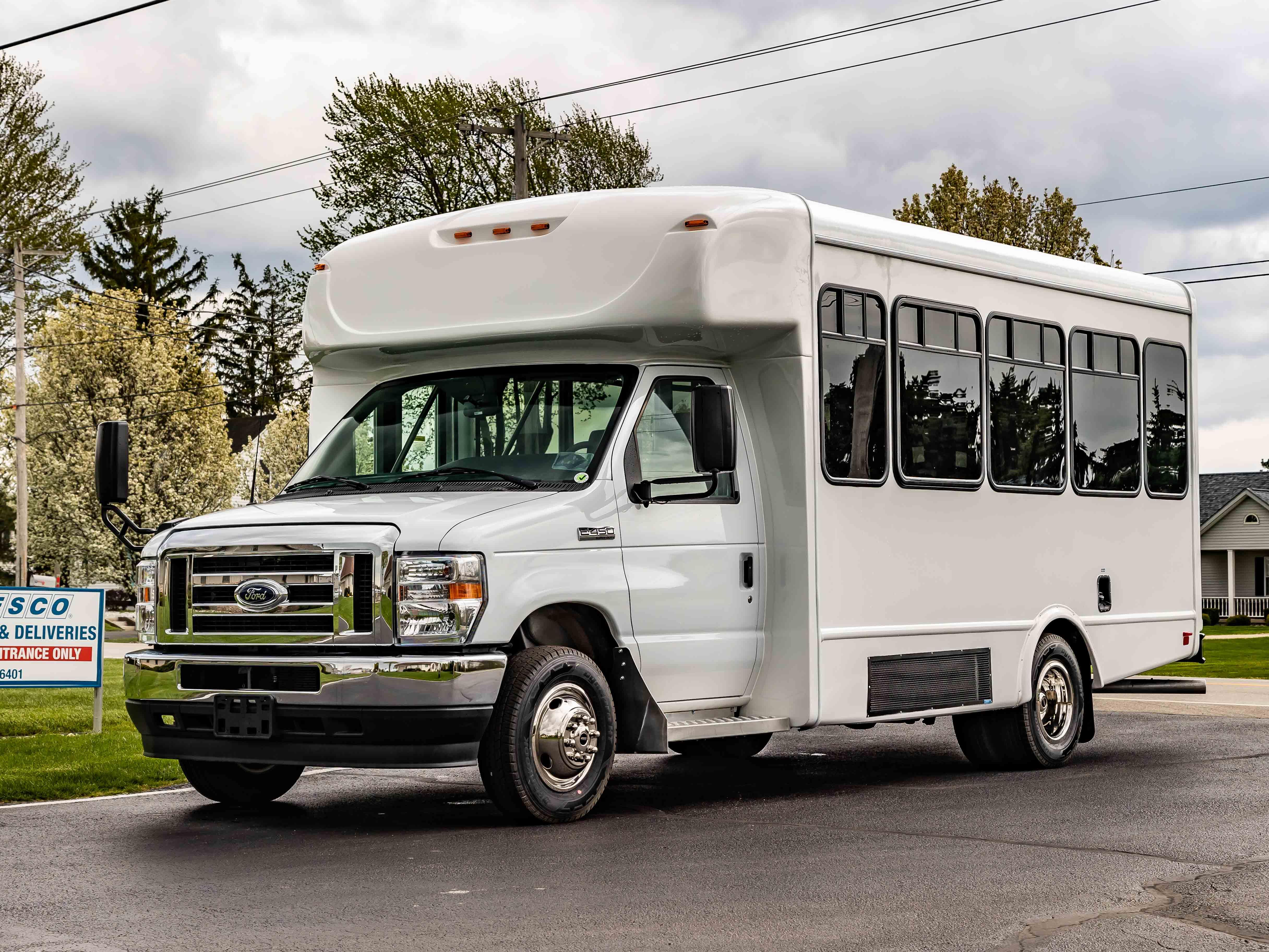 2025 StarTrans Senator II Ford 14 Passenger Shuttle Bus
